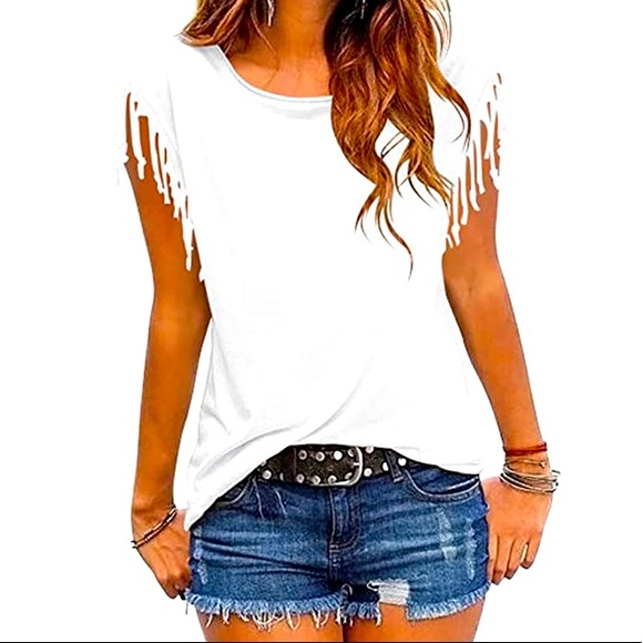 🆕🤍 Adorable White Fringe Short Sleeve Top - Picture 1 of 3